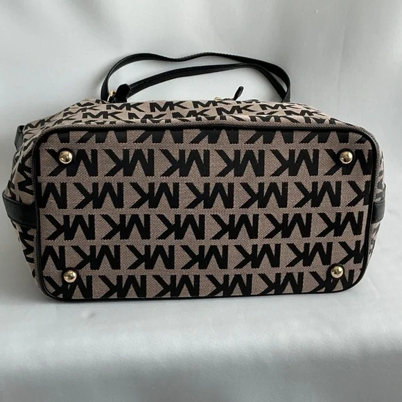 Michael Kors Tote Bag - Picture 6 of 16